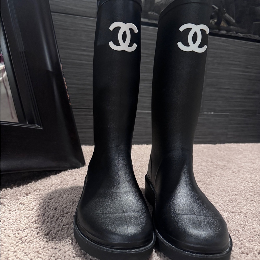 CHANEL Black Winter & Rain Boots with Knee-High Design and Iconic Logo